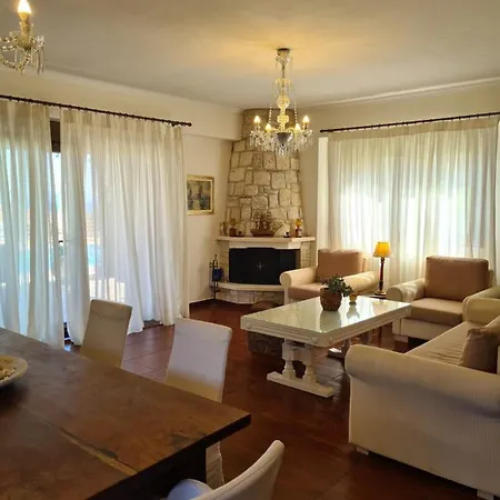 Daphne Villa Kriopijí