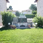 Willa Daphne *